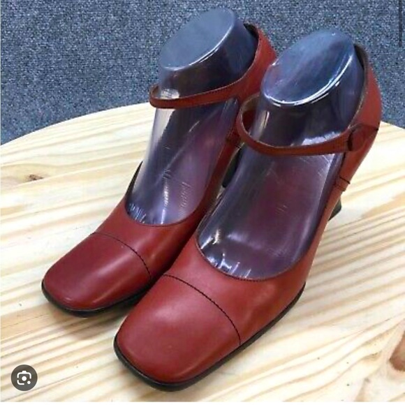 Prada square toe leather Mary Jane’s - Picture 4 of 13